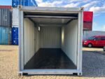 20 Fuß Containergarage mit Rolltor Sektionaltor Fenster grau RAL 7040 – Bild 3